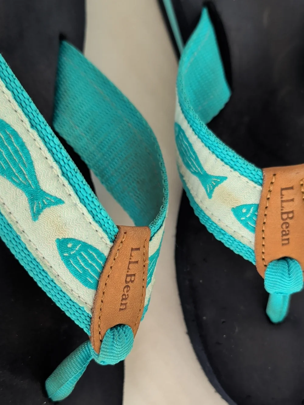 L.L. Bean Original Maine Isle Flip Flops Sandals 6M Aqua Fish Motif